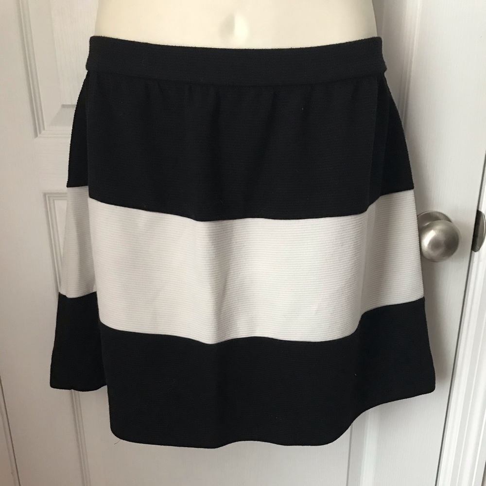 Elle Black & White A-line Skirt XL